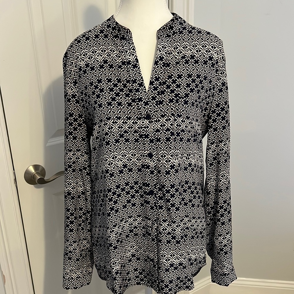 Diane Von Furstenberg silk tunic button down blouse. Navy